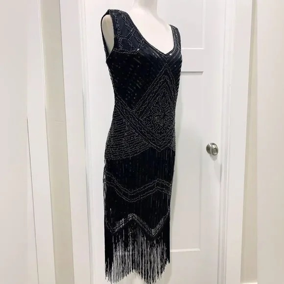 Vintage Style "Great Gatsby" Sequined Fringed Flapper. Great for Halloween - Picture 6 of 16